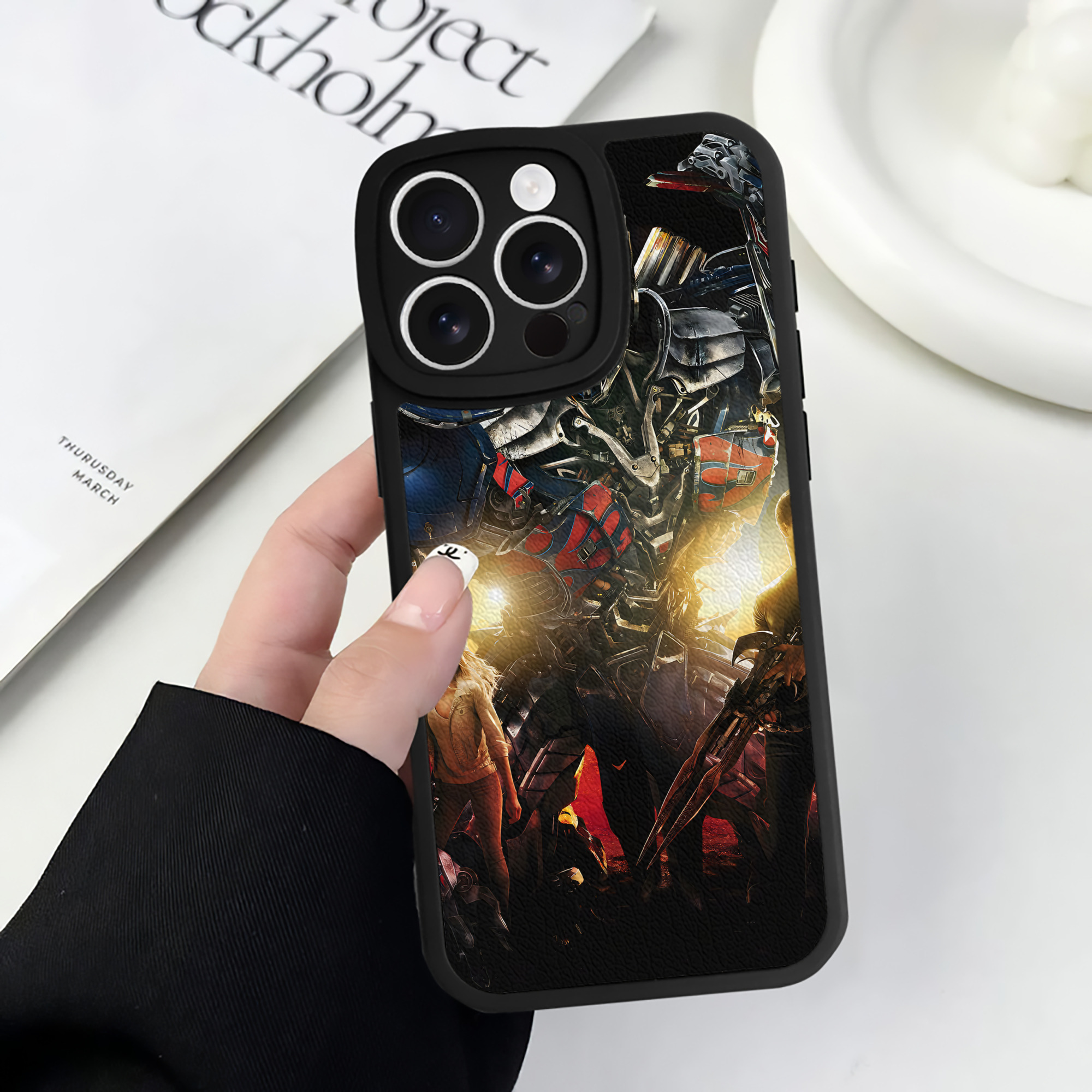 （画像用） Transformers トランスフォーマー 【iPhone 16シリーズ対応】シリコンスマホケース（レザー調） 材質：シリコン